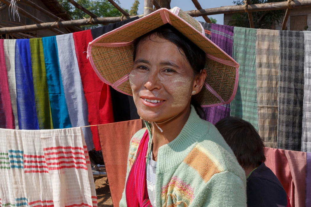 13/02/2016-Lac Inlé(Myanmar)-Pagode In Dhein