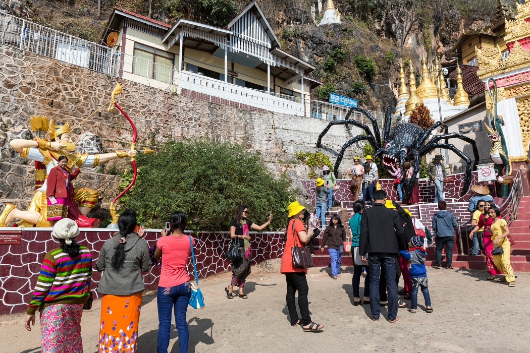 14/02/2016-Pindaya(Myanmar)-Grotte dorée