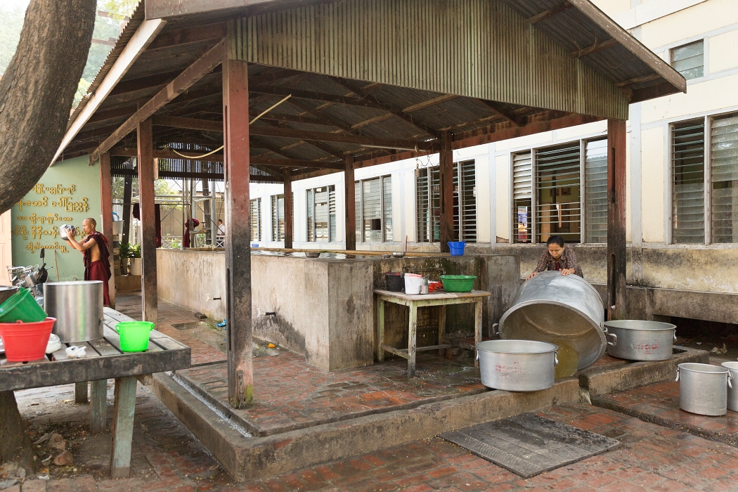 15/02/2016-Mandalay(Birmanie)-Monstère de Amarapura