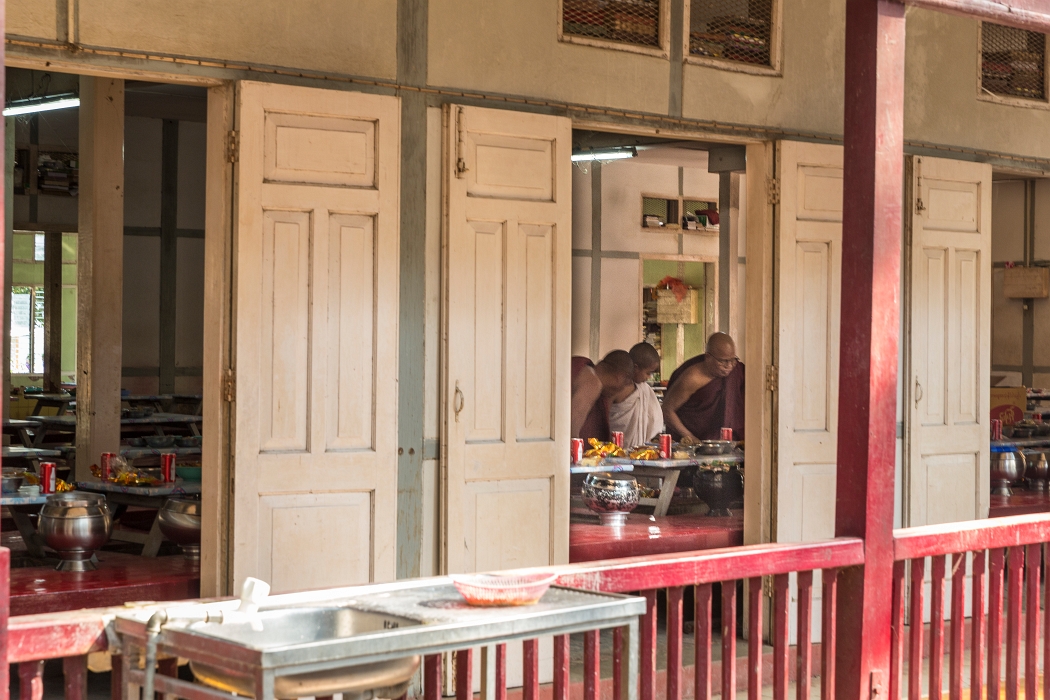 15/02/2016-Mandalay(Birmanie)-Monstère de Amarapura
