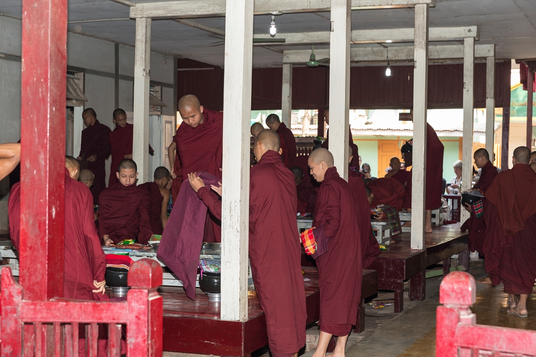 15/02/2016-Mandalay(Birmanie)-Monstère de Amarapura