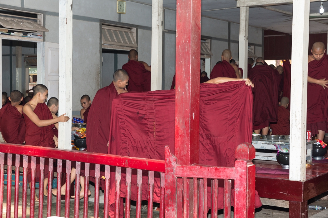 15/02/2016-Mandalay(Birmanie)-Monstère de Amarapura