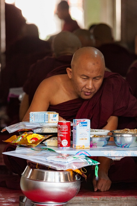 15/02/2016-Mandalay(Birmanie)-Monstère de Amarapura