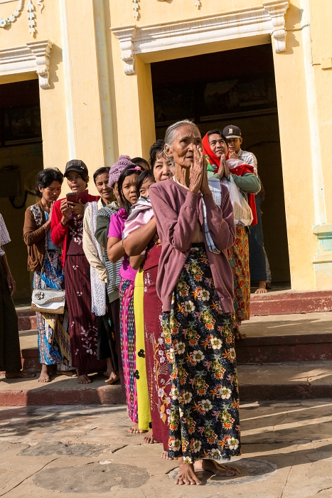 18/02/2016-Bagan(Birmanie)-Pagode dorée Shwe Zigon