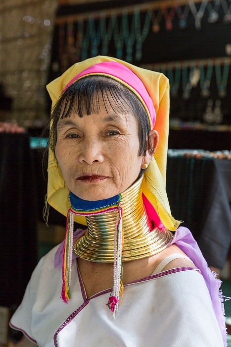 18/02/2016-Bagan(Birmanie)-Temple Htilominlo-->Femme giraffe
