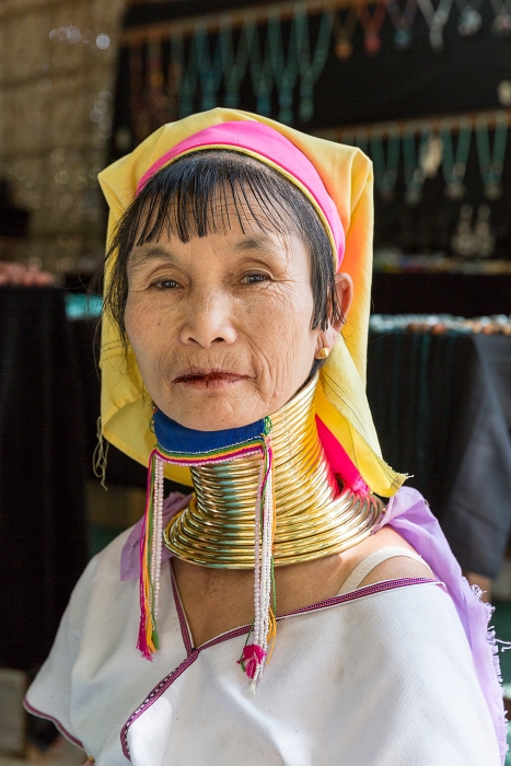 18/02/2016-Bagan(Birmanie)-Temple Htilominlo-->Femme giraffe