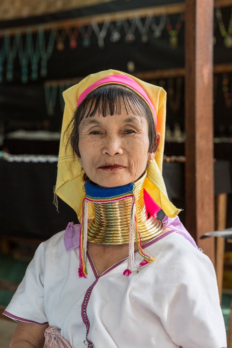 18/02/2016-Bagan(Birmanie)-Temple Htilominlo-->Femme giraffe