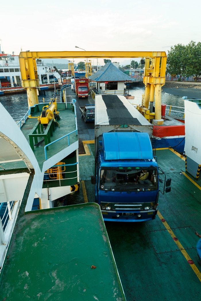 22/05/2018-Perancak(Bali)-La traverséé en Ferry vers Java