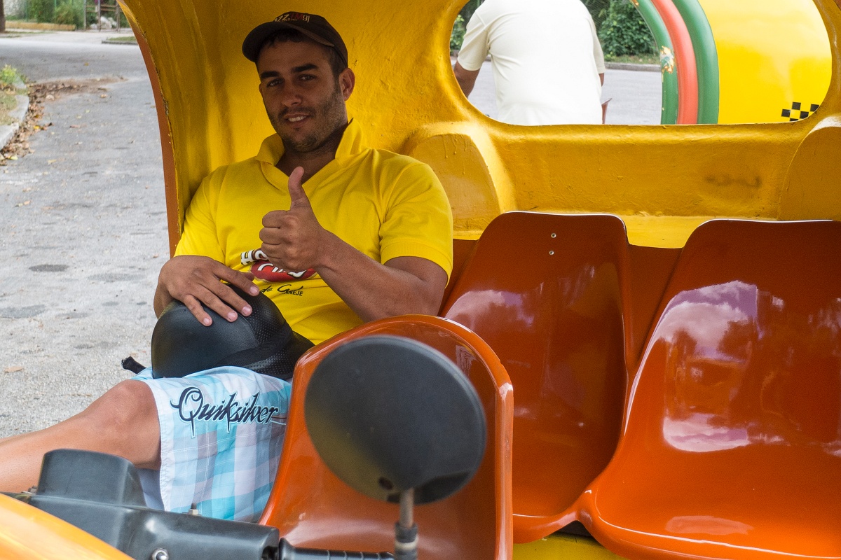 20130505-2512-pf.jpg - 05/05/2013-La Havane(Cuba)-Sortie en Coco Taxi