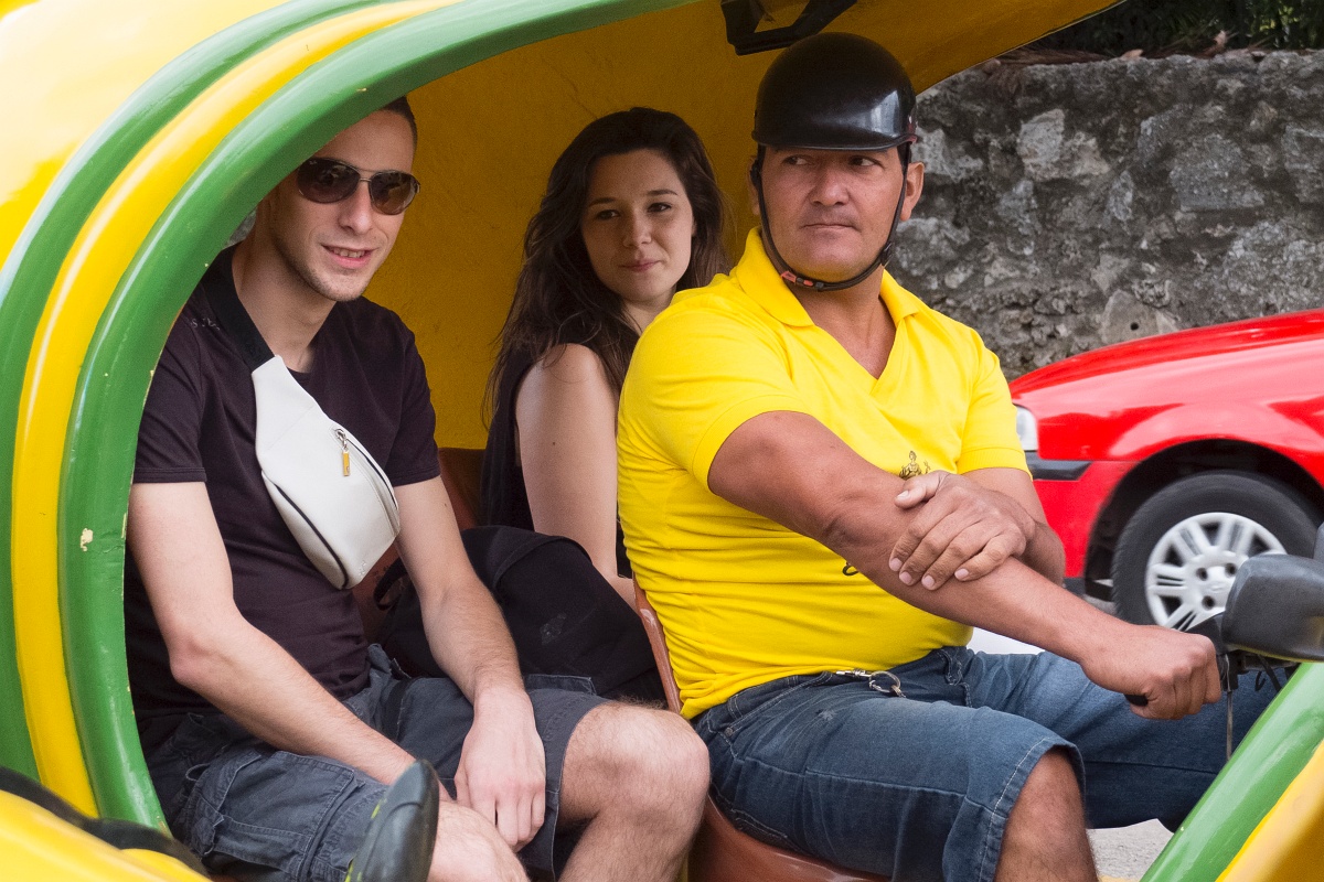 20130505-2518-pf.jpg - 05/05/2013-La Havane(Cuba)-Sortie en Coco Taxi