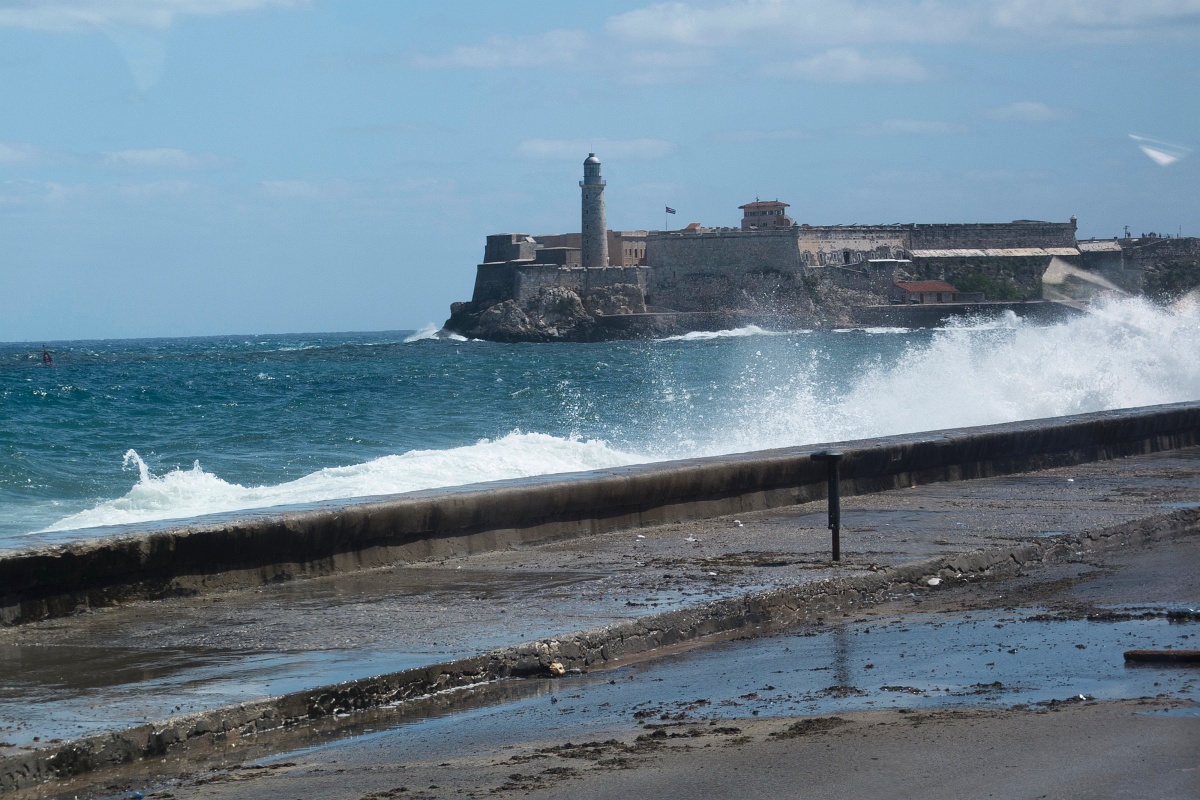 20130505-2704-pf.jpg - 05/05/2013-La Havane(Cuba)-Le Malecon