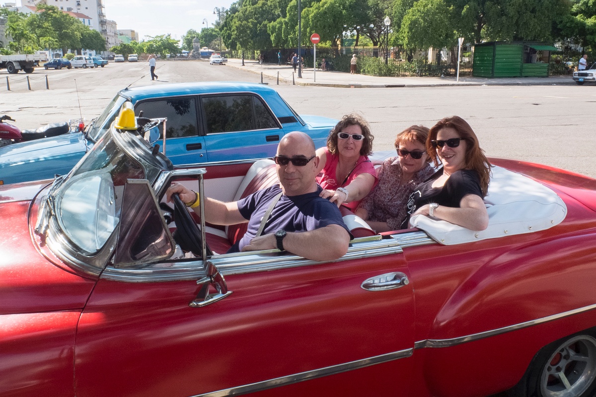 20130505-2902-pf.jpg - 05/05/2013-La Havane(Cuba)-Promenade en voiture américaine-->Patrice, Jocelyne