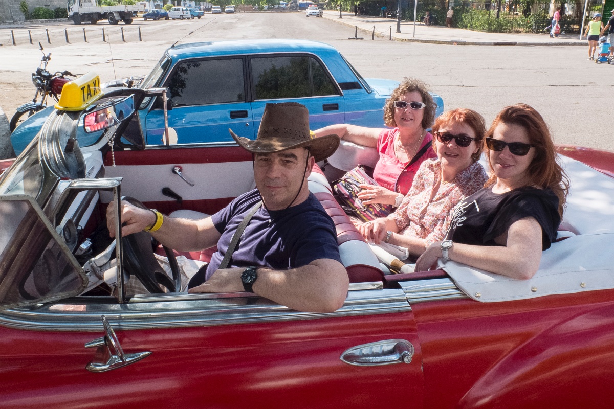 20130505-2904-pf.jpg - 05/05/2013-La Havane(Cuba)-Promenade en voiture américaine-->Patrice, Jocelyne