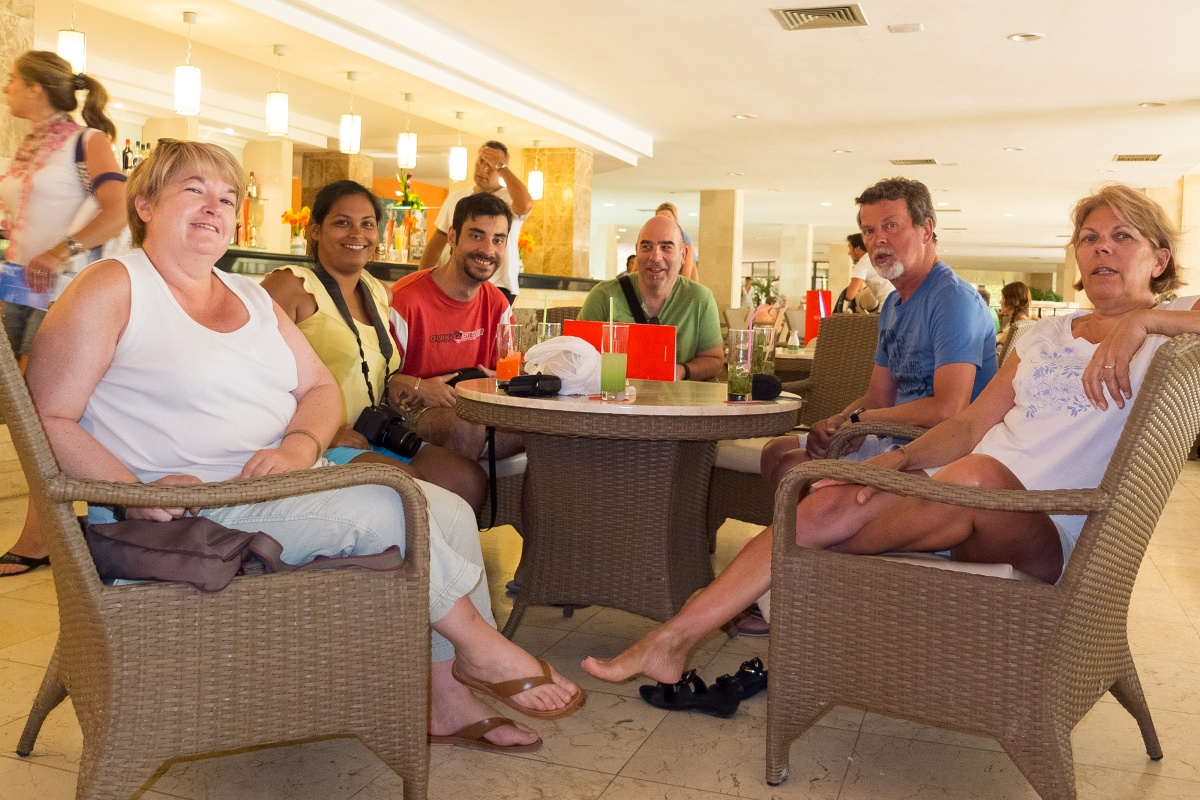 20130510-6015-pf.jpg - 05/2013-Varadero(Cuba)-Hotel Sol Palmeras-->L'apéritif, Jocelyne