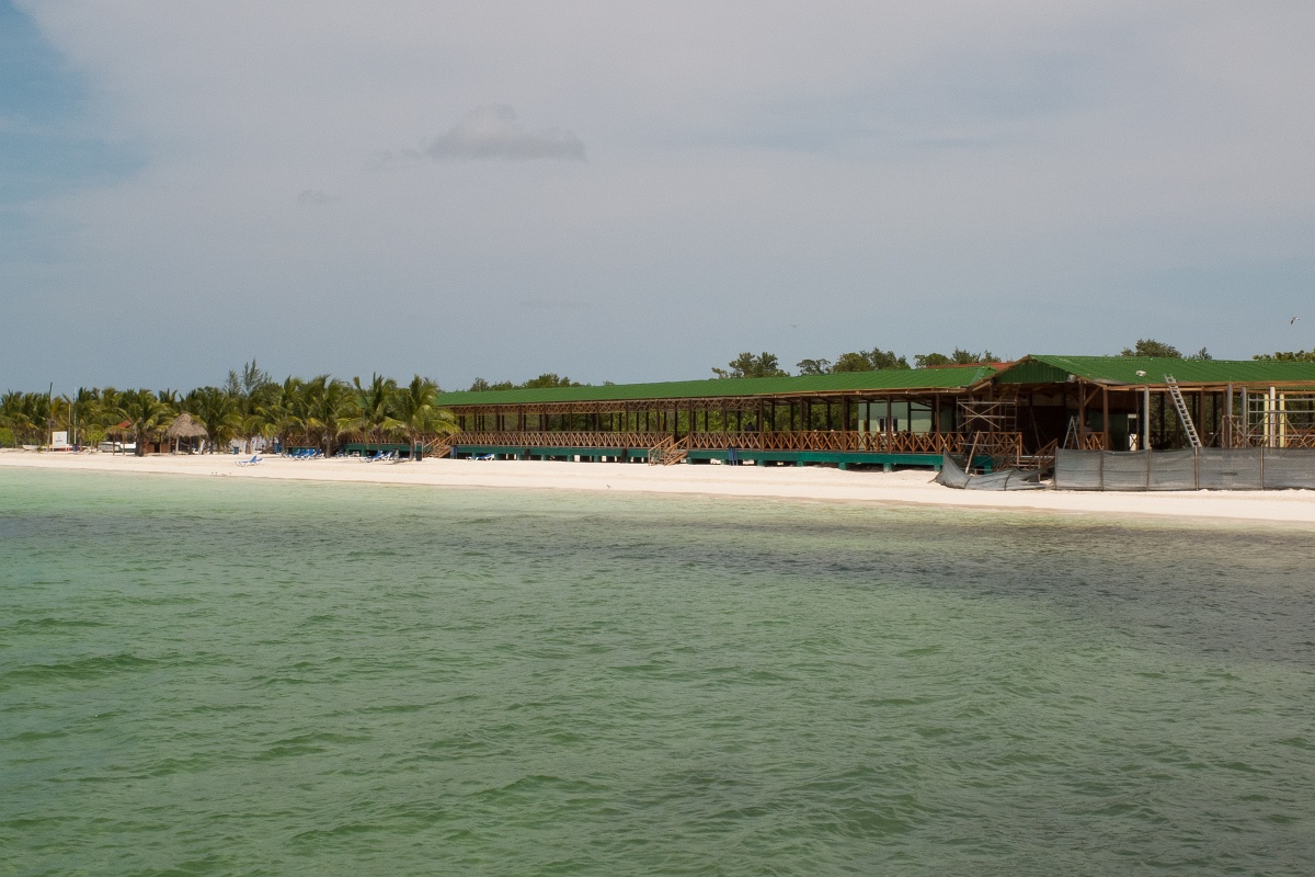 20130513-7044-pf.jpg - 13/05/2013-Varadero(Cuba)-Sortie en catamaran-->Sur le cayo, le restaurant