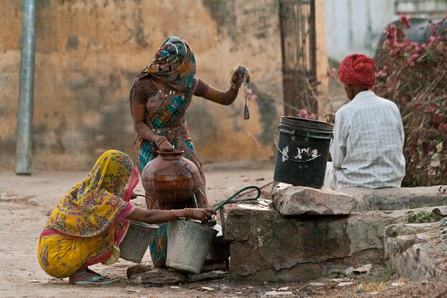 20110327-2114-p3.jpg - 27/03/2011-Patan (Inde)- Reportage dans le village-->Autour du puits