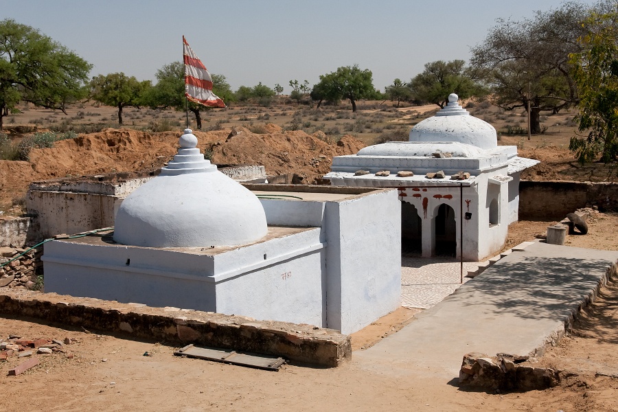 20110327-2303-p4.jpg - 27/03/2011-Région du Shekhawati (Inde)-->Temple