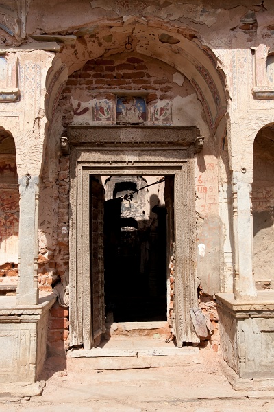 20110327-2702-p4.jpg - 27/03/2011-Bazar de Nawalgarh (Inde)-->Un havelis en ruine