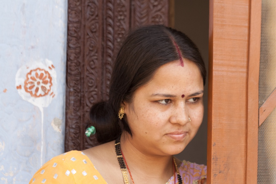 20110327-2707-p3.jpg - 27/03/2011-Bazar de Nawalgarh (Inde)-->Une jeune maman