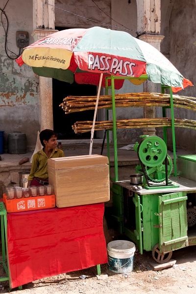 20110327-2716-p4.jpg - 27/03/2011-Bazar de Nawalgarh (Inde)-->Les commerces
