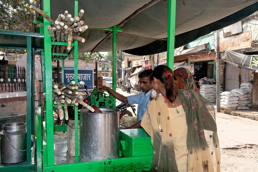 20110327-2717-p4.jpg - 27/03/2011-Bazar de Nawalgarh (Inde)-->Les commerces