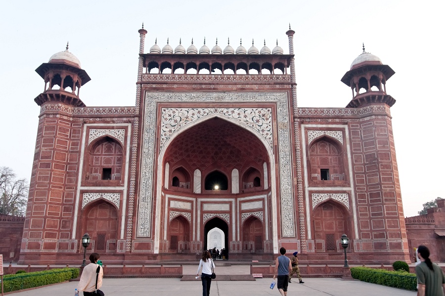 20110331-6205-p4.jpg - 31/03/2011-Agra (Inde)-Le Taj Mahal-->L'entrée du site