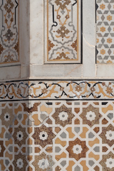 20110331-6408-p4.jpg - 31/03/2011-Agra(Inde)-Itmad Ud Daulah (petit taj mahal)-->Les marqueteries