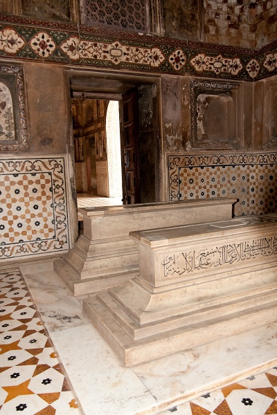 20110331-6419-p4.jpg - 31/03/2011-Agra(Inde)-Itmad Ud Daulah (petit taj mahal)