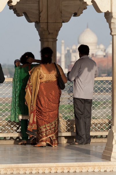 20110331-6718-p3.jpg - 31/03/2011-Agra(Inde)-Le fort rouge-->Vue sur le Taj Mahal