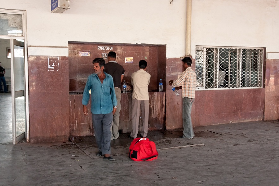 20110401-7111-p4.jpg - 01/04/2011-Agra (Inde)-Voyage en train