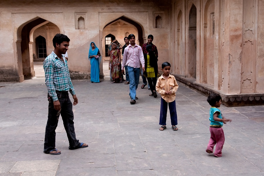 20110401-7614-p4.jpg - 01/04/2011-Datia (Inde)-La ville-->Famille indiennes