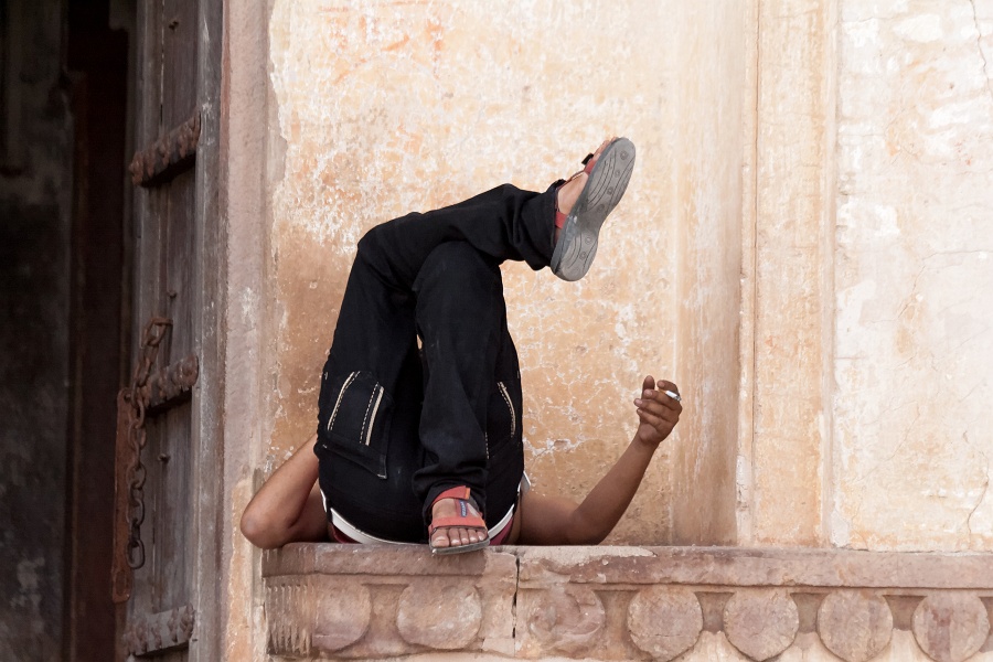 20110401-7631-p3.jpg - 01/04/2011-Datia (Inde)-La ville-->Indien se reposant