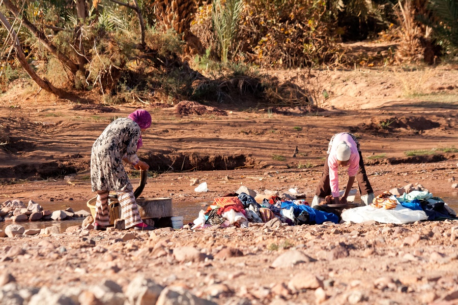 20111123-6014-p3.jpg - 23/11/2011-Ouarzazate-Oasis de Fint-->Lessive dans l'oued