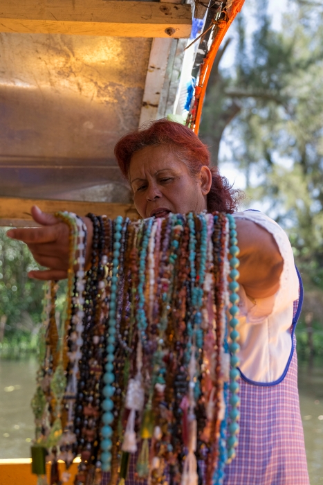 06/04/2014-Mexico-Xochimilco-->La vendeuse de bijoux