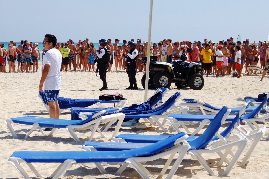 17/04/2014-Playa del carmen(Mexique)-La plage-->L'attaque