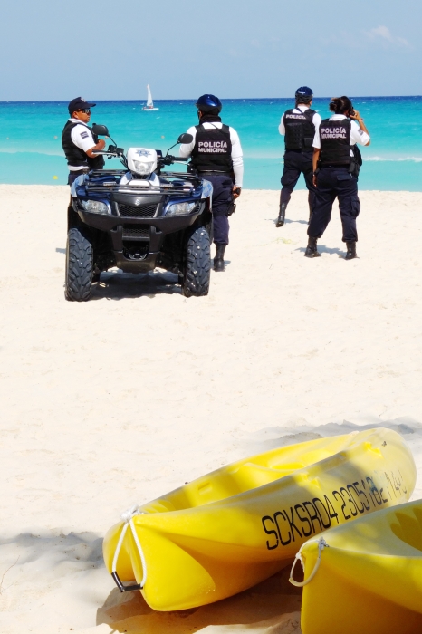 17/04/2014-Playa del carmen(Mexique)-La plage-->L'attaque