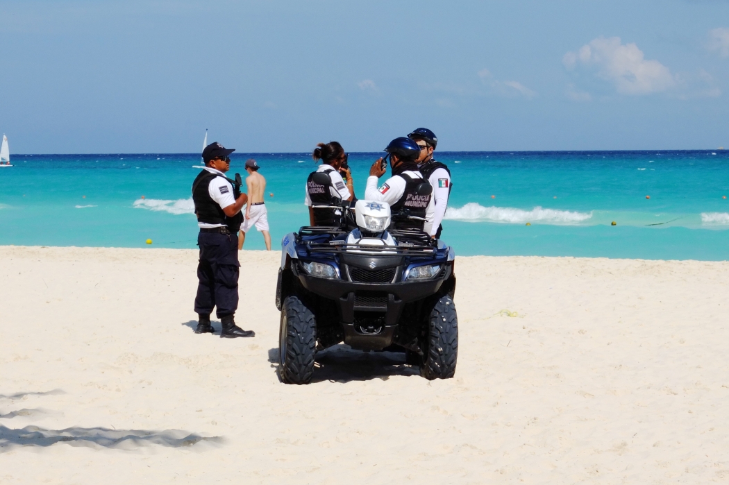 17/04/2014-Playa del carmen(Mexique)-La plage-->L'attaque