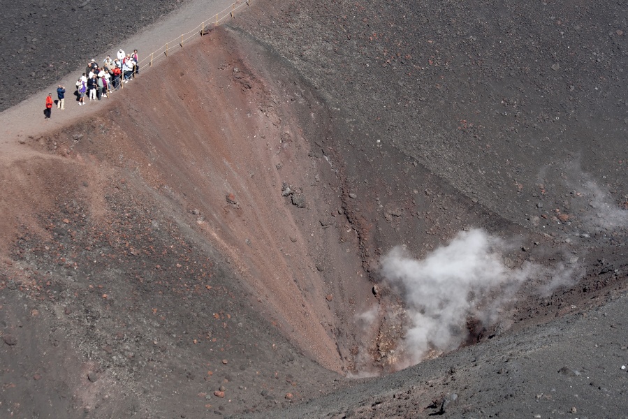 201009-Sicile-2328-p3.jpg - 21/09/2010-Etna(Sicile)-En haut