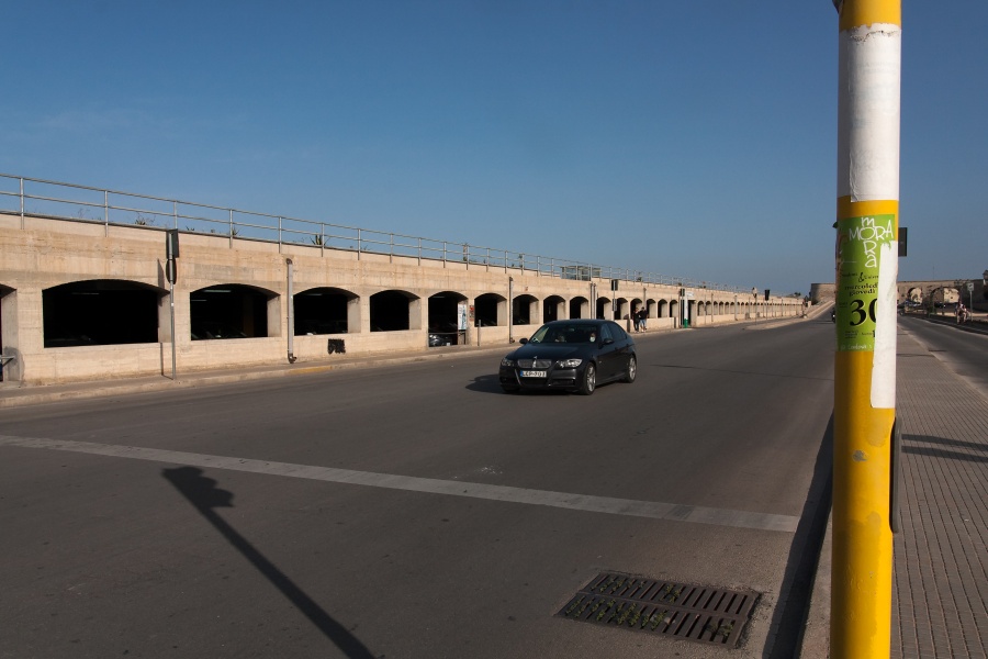 201009-sicile-1103-p4.jpg - 09/2010-syracuse(Sicile)-Entrée de la ville