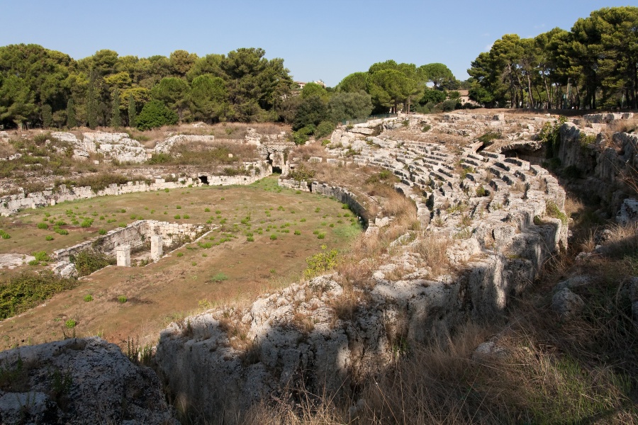 201009-sicile-1205-p4.jpg - 09/2010-syracuse(Sicile)-Parc archéologique-->amphithéatre romain