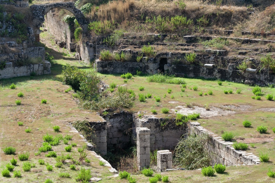 201009-sicile-1206-p3.jpg - 09/2010-syracuse(Sicile)-Parc archéologique-->amphithéatre romain