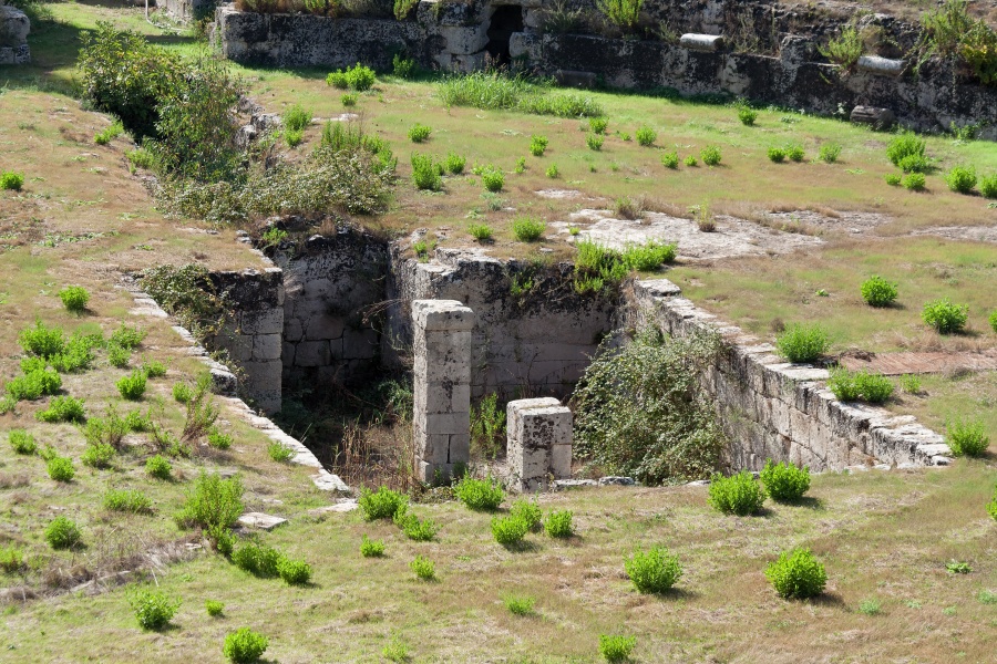 201009-sicile-1207-p3.jpg - 09/2010-syracuse(Sicile)-Parc archéologique-->amphithéatre romain