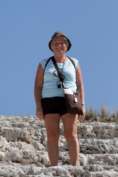 201009-sicile-1216-p3.jpg - 09/2010-syracuse(Sicile)-Parc archéologique-->Théatre grec, Marie-Claire