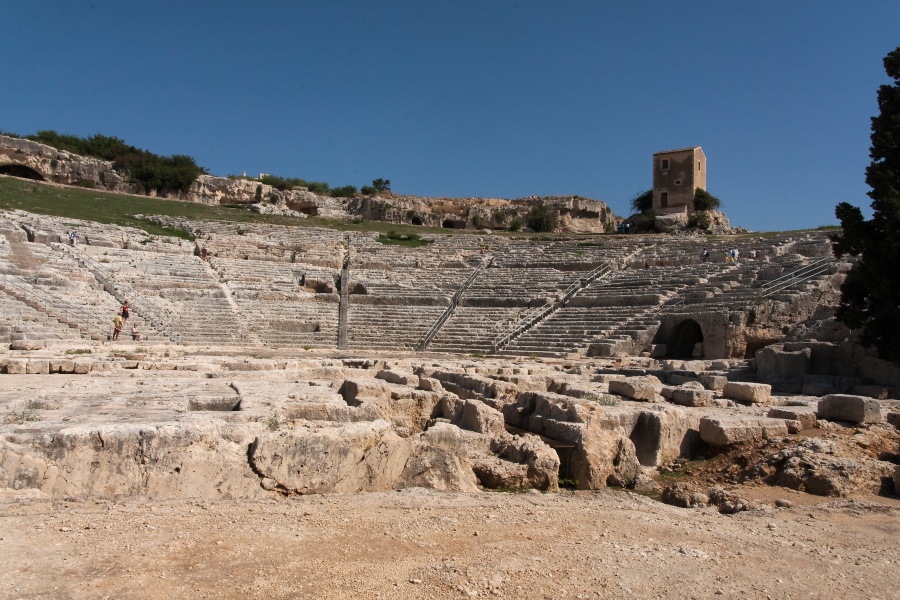201009-sicile-1230-p4.jpg - 09/2010-syracuse(Sicile)-Parc archéologique-->Théatre grec