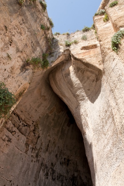 201009-sicile-1234-p4.jpg - 09/2010-syracuse(Sicile)-Parc archéologique-->Oreille de Dyonisos
