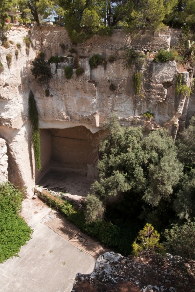 201009-sicile-1320p4-.jpg - 09/2010-syracuse(Sicile)-la vile-->Latomie des Cappuccini