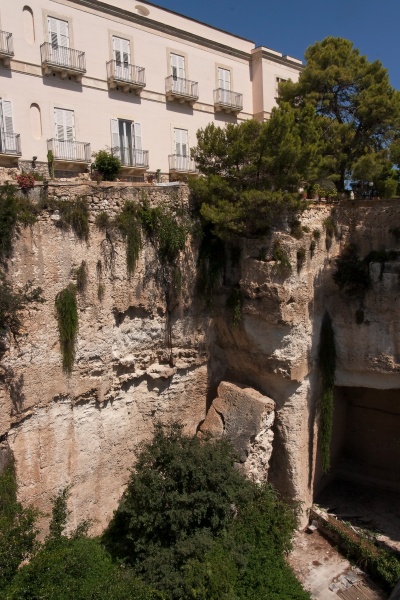 201009-sicile-1321p4-.jpg - 09/2010-syracuse(Sicile)-la vile-->Latomie des Cappuccini