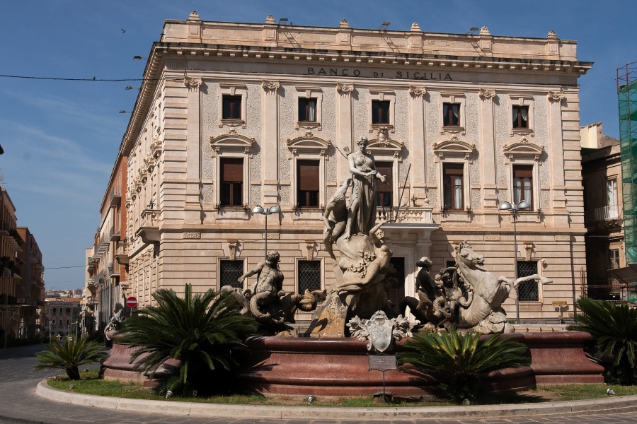201009-sicile-1325p4-.jpg - 09/2010-syracuse(Sicile)-la vile