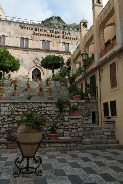 201009-Sicile-3103-p4.jpg - 22/09/2010-Taormine(Sicile)-Les ruelles
