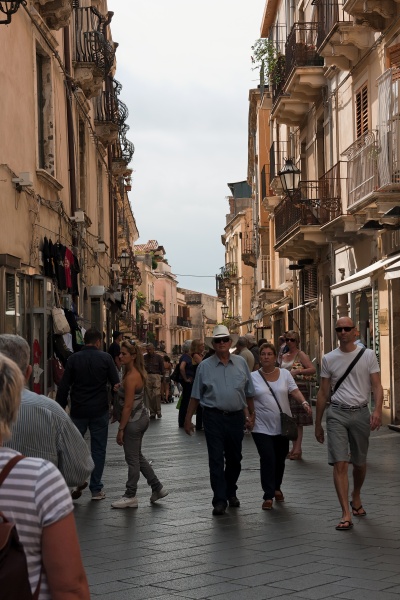 201009-Sicile-3108-p4.jpg - 22/09/2010-Taormine(Sicile)-Les ruelles
